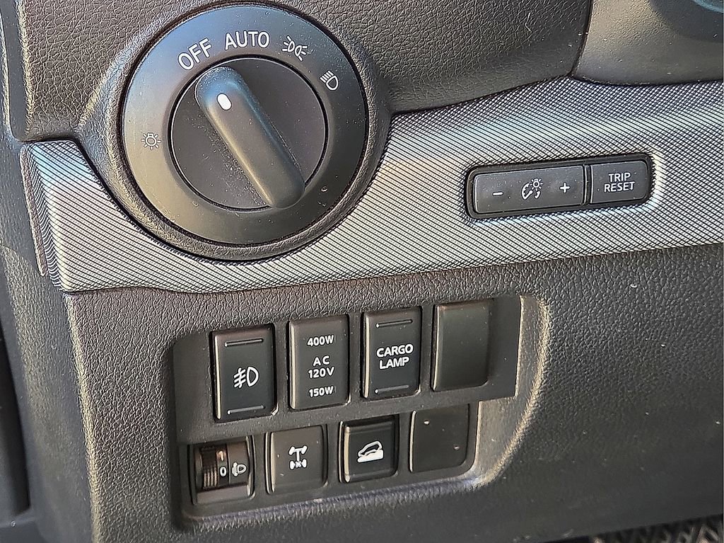 Used 2018 Nissan Titan PRO-4X image 25