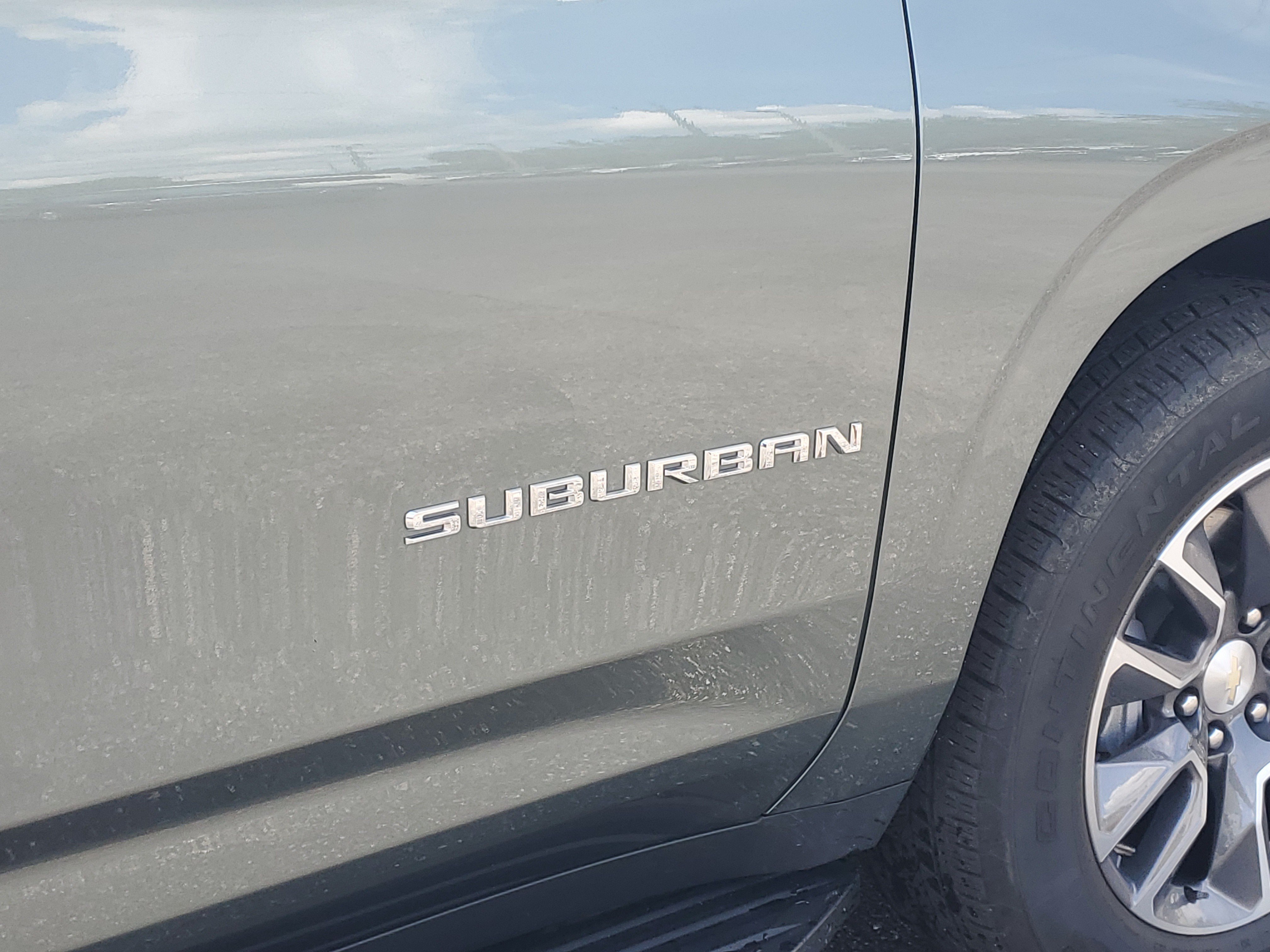 Used 2023 Chevrolet Suburban LT w/ LT Signature Plus Package AWD/4WD image 8