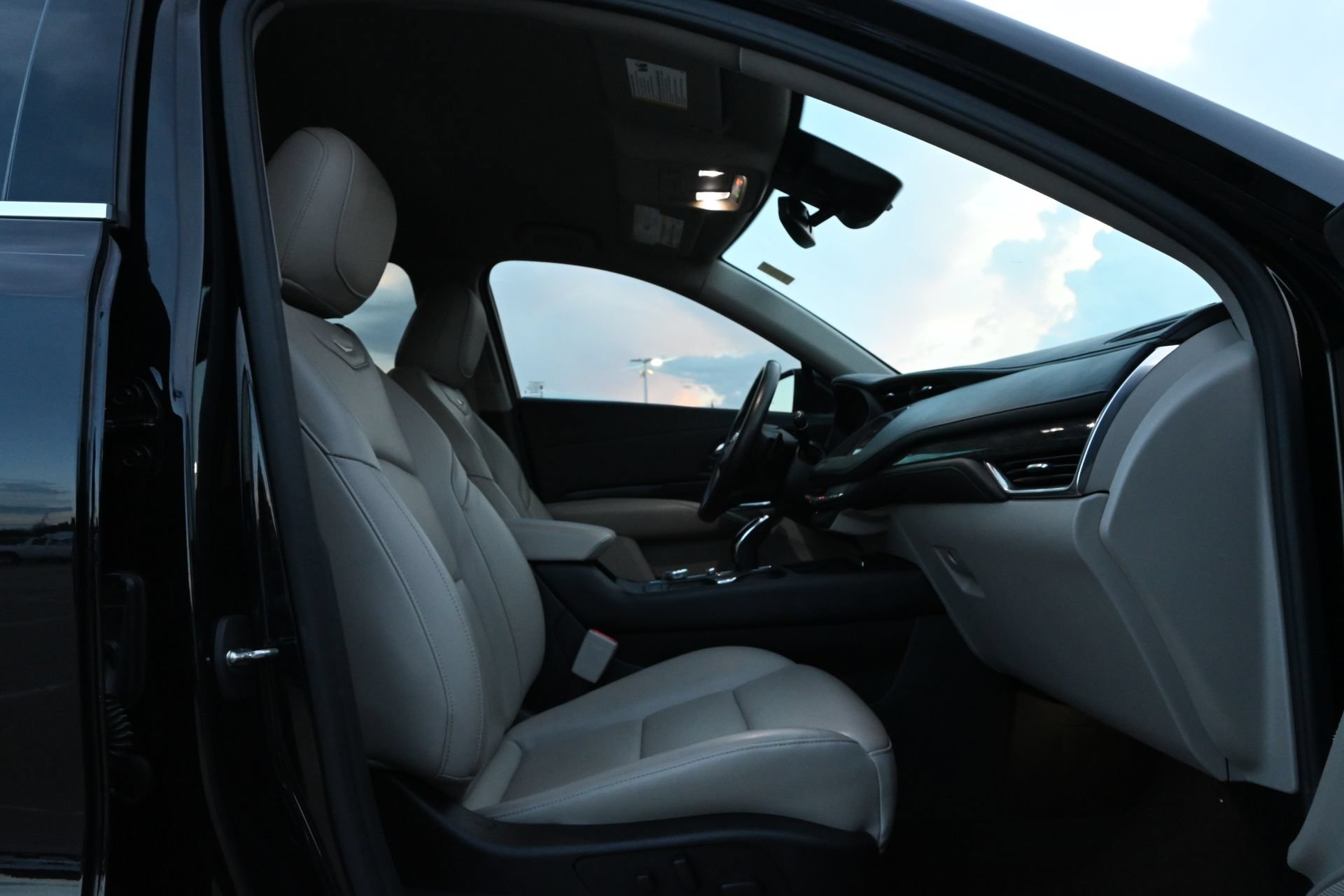 Used 2021 Cadillac XT4 Premium Luxury FWD image 23