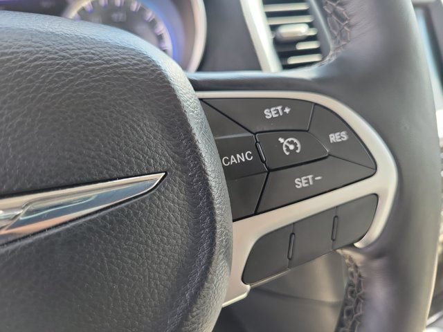 Used 2015 Chrysler 300 C RWD image 26