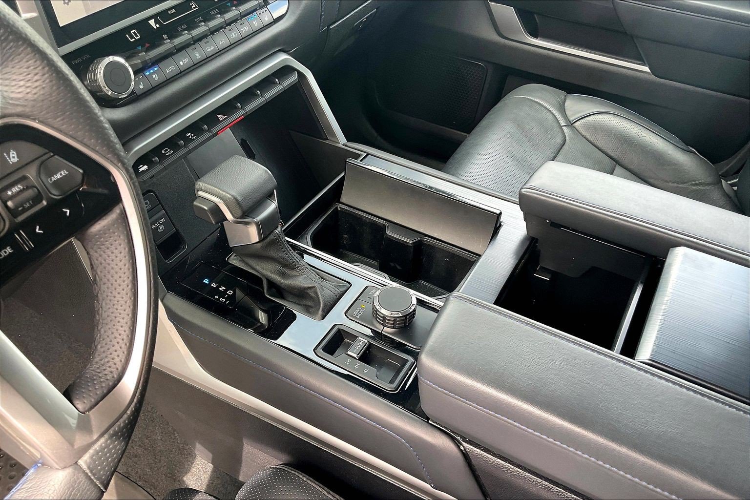 Used 2025 Toyota Sequoia Platinum AWD/4WD image 16