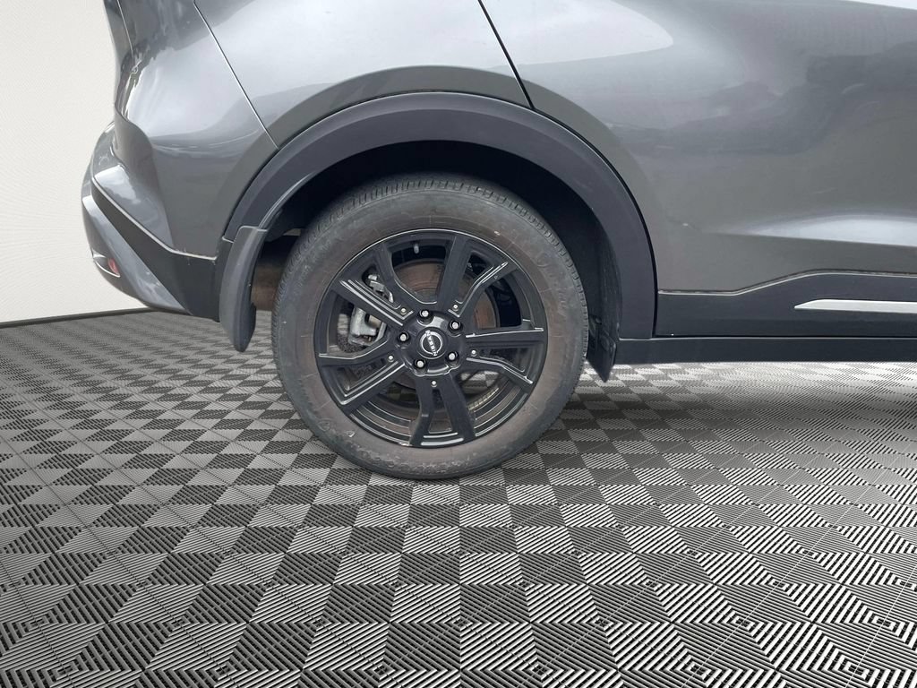 Used 2023 Nissan Kicks SR w/ SR Premium Package FWD image 7