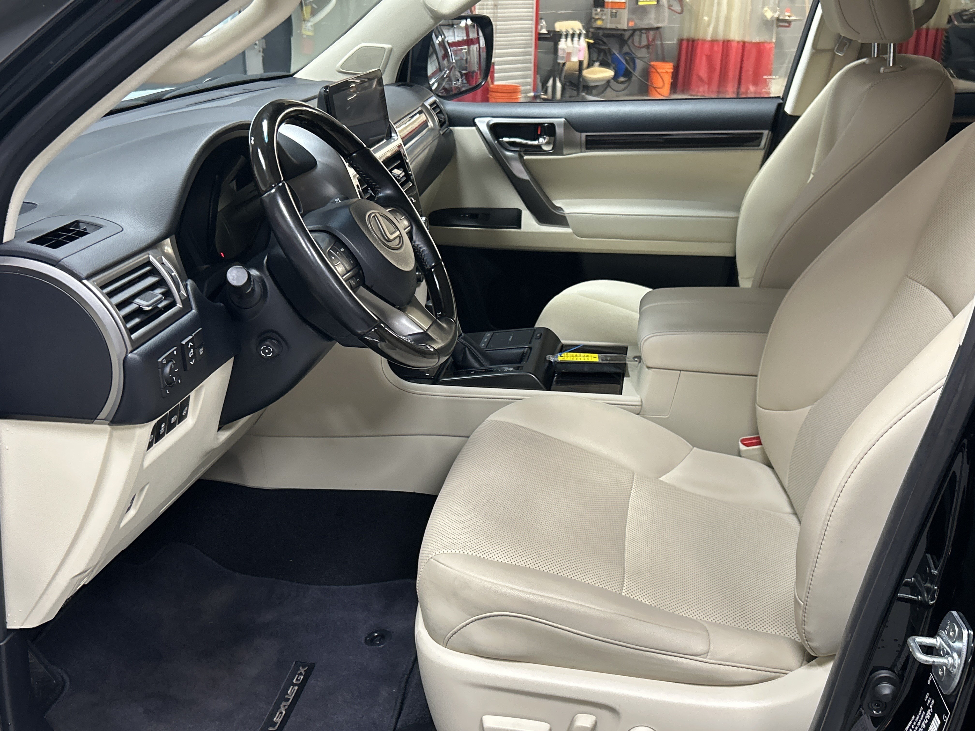 Used 2023 Lexus GX 460 Premium w/ Premium Package AWD/4WD image 16