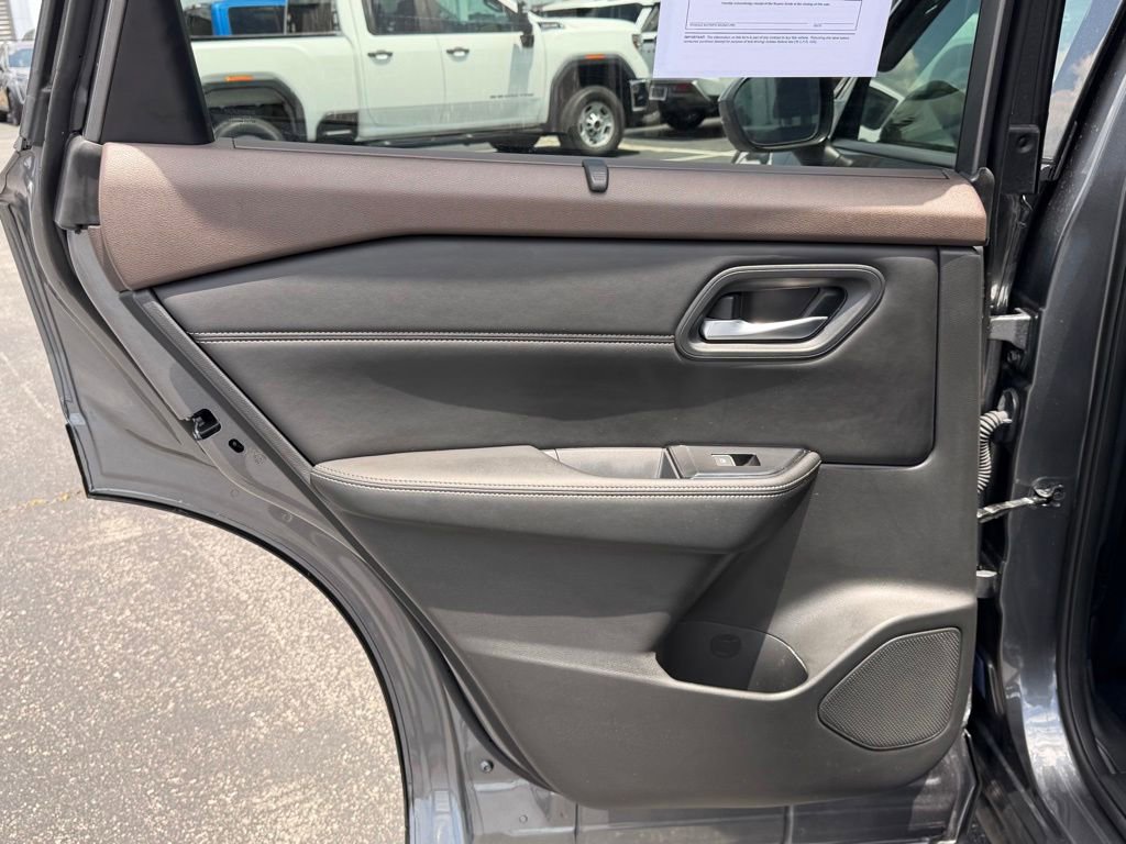 Used 2023 Nissan Rogue SL w/ SL Premium Package FWD image 18