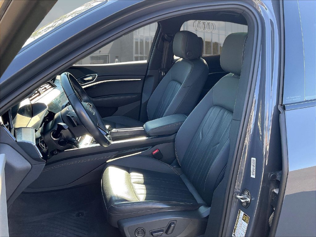Used 2024 Audi Q8 e-tron Premium Plus AWD/4WD image 23