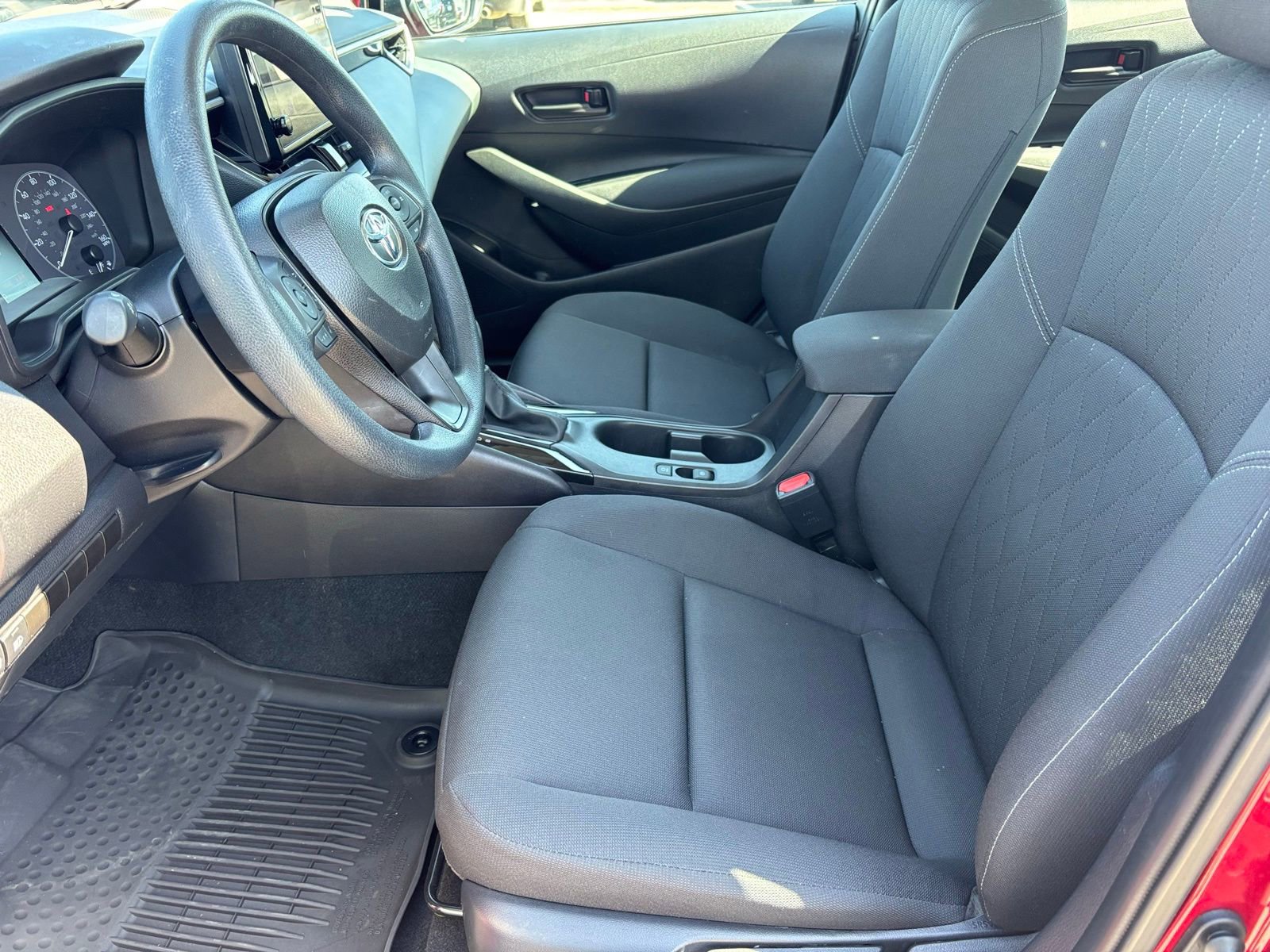 Used 2025 Toyota Corolla LE FWD image 18