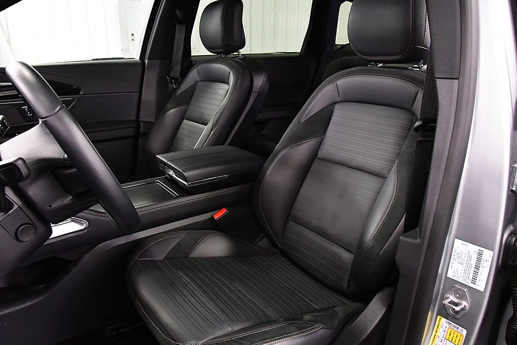 Used 2025 Lincoln Nautilus Reserve w/ Jet Appearance Package image 27