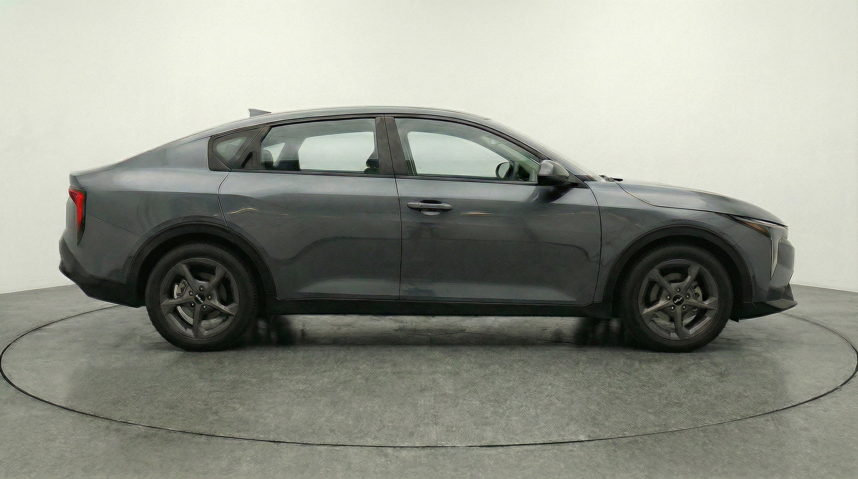 Used 2025 Kia K4 LXS image 11