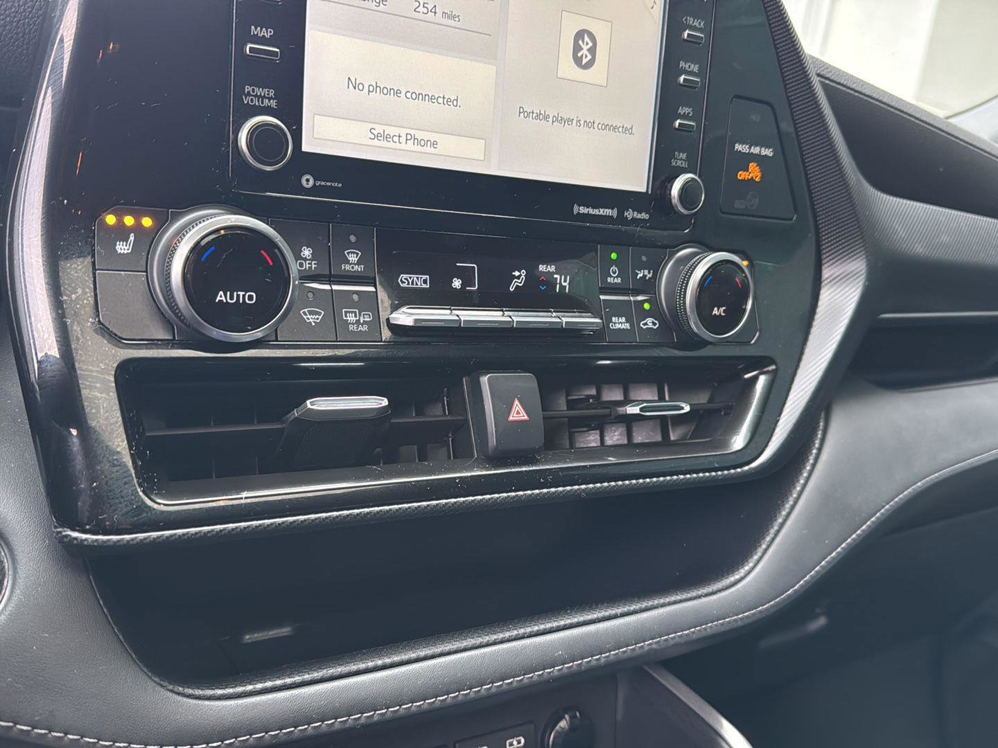 Used 2022 Toyota Highlander XSE image 22