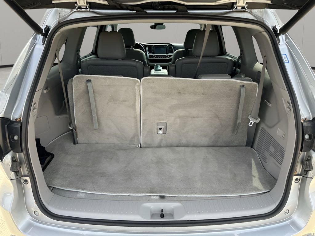 Used 2018 Toyota Highlander XLE image 30