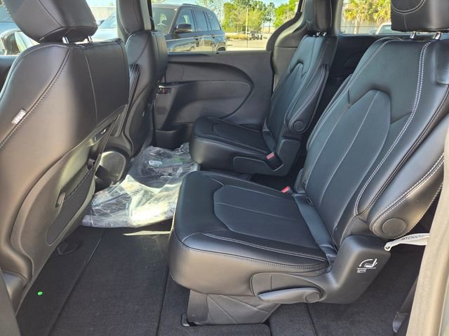 New 2026 Chrysler Pacifica Select FWD image 5