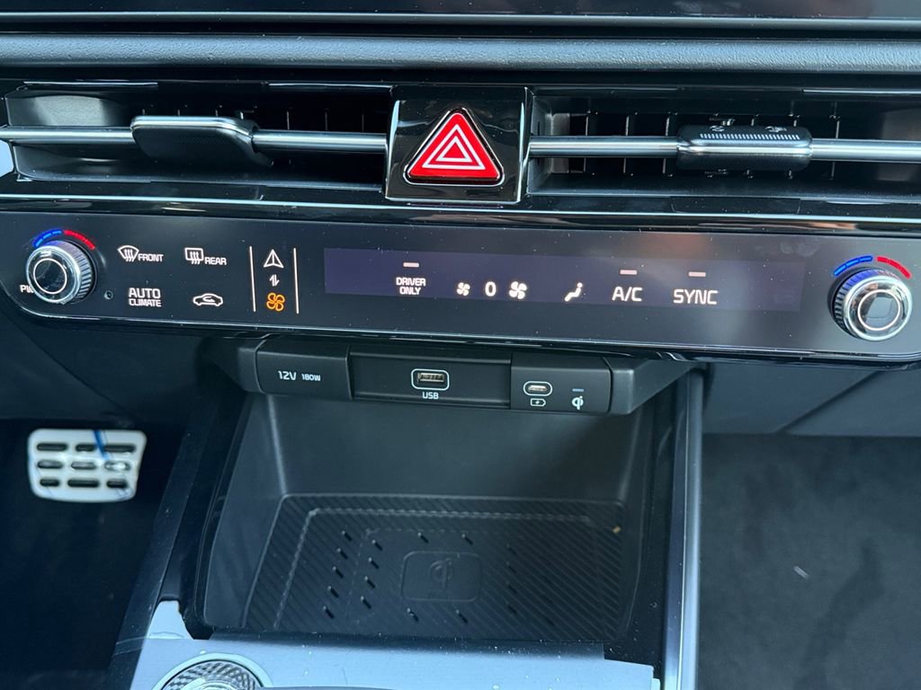 New 2025 Kia Niro SX Touring image 18