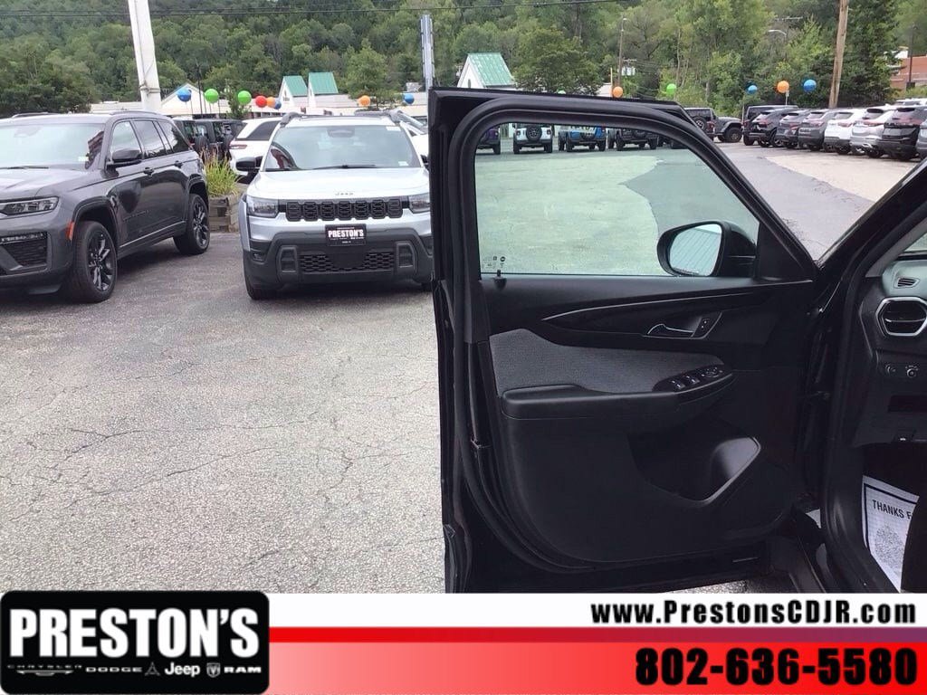 Used 2025 Chevrolet TrailBlazer LT AWD/4WD image 9