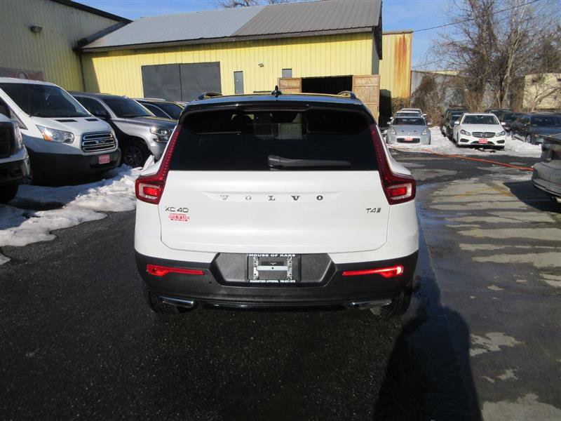 Used 2019 Volvo XC40 T4 R-Design image 4