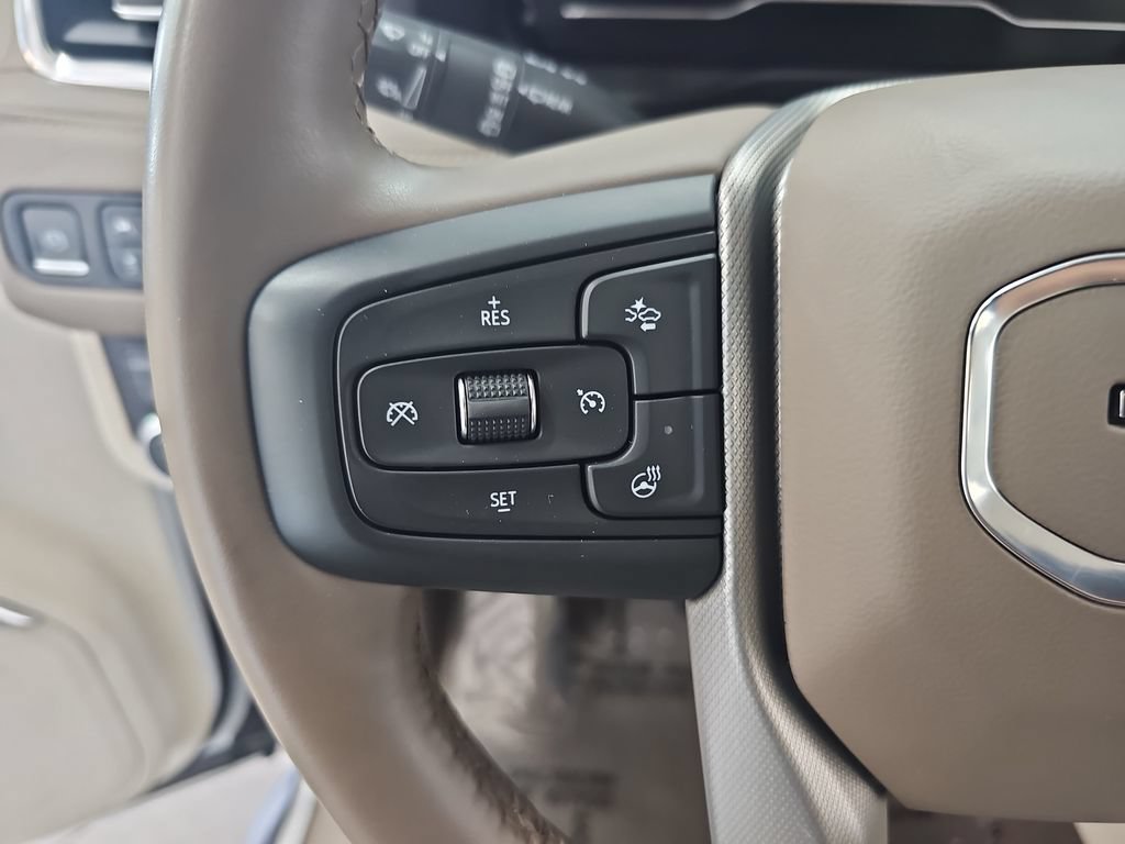 Used 2023 GMC Yukon Denali AWD/4WD image 18