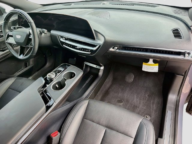Used 2026 Cadillac Lyriq Luxury AWD/4WD image 14