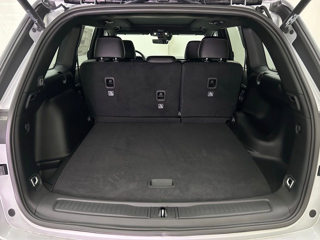 New 2025 Jeep Grand Cherokee Limited w/ Black Appearance Package image 10