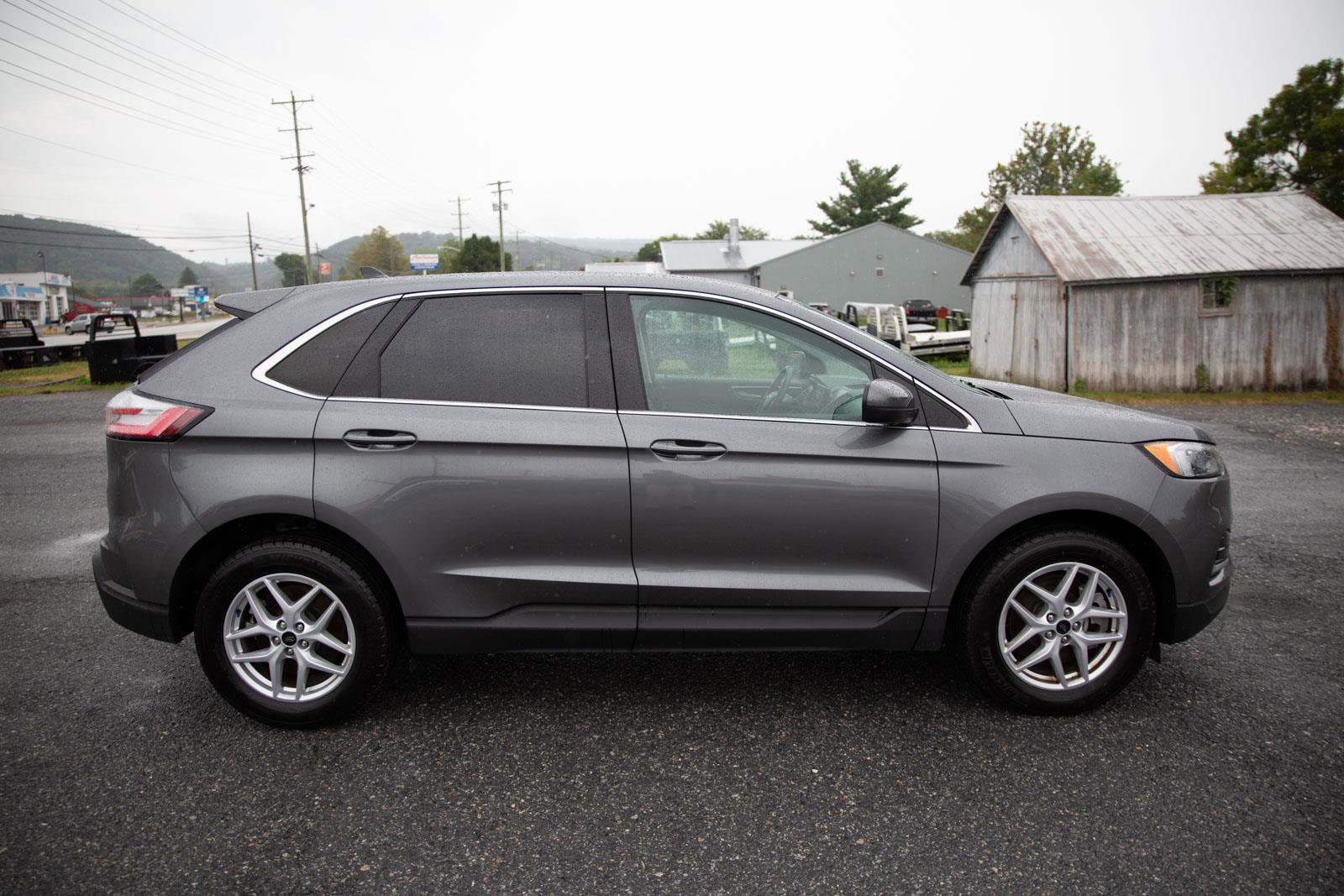 Used 2024 Ford Edge SEL image 2