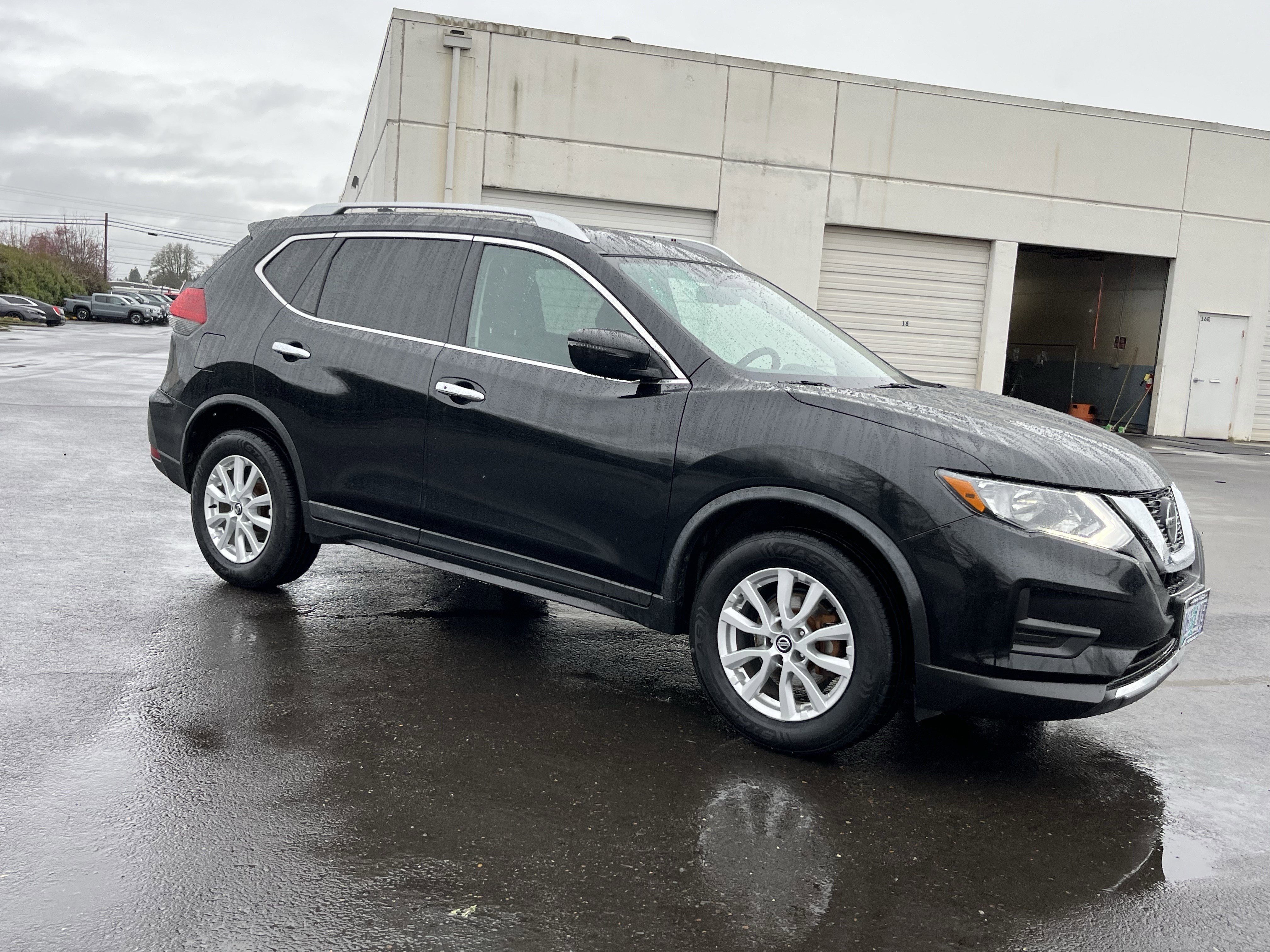 Used 2018 Nissan Rogue SV image 7