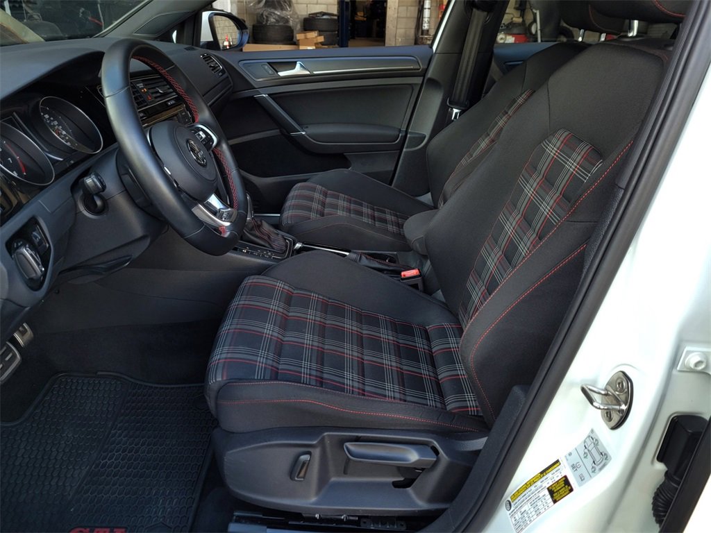 Used 2018 Volkswagen Golf 4-Door image 17