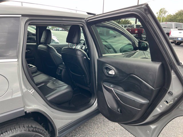 Used 2019 Jeep Cherokee Latitude Plus FWD image 11
