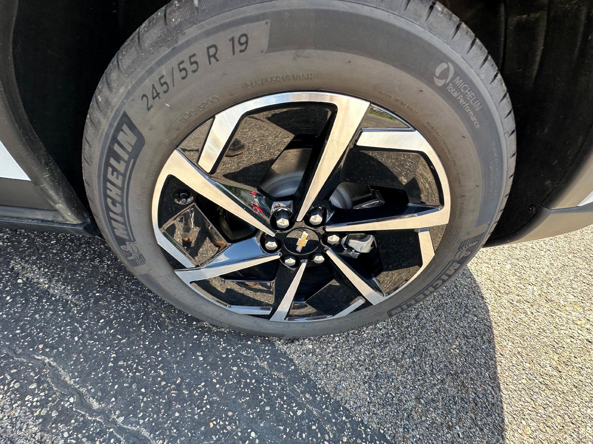 New 2026 Chevrolet Equinox EV LT w/ Comfort Package FWD image 23