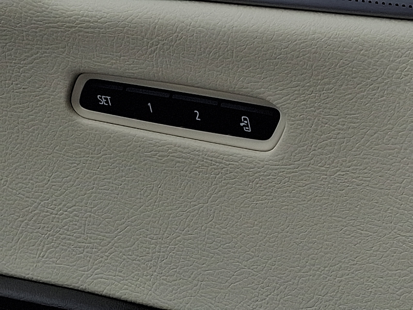 Certified 2023 Cadillac XT6 Premium Luxury w/ Technology Package image 25