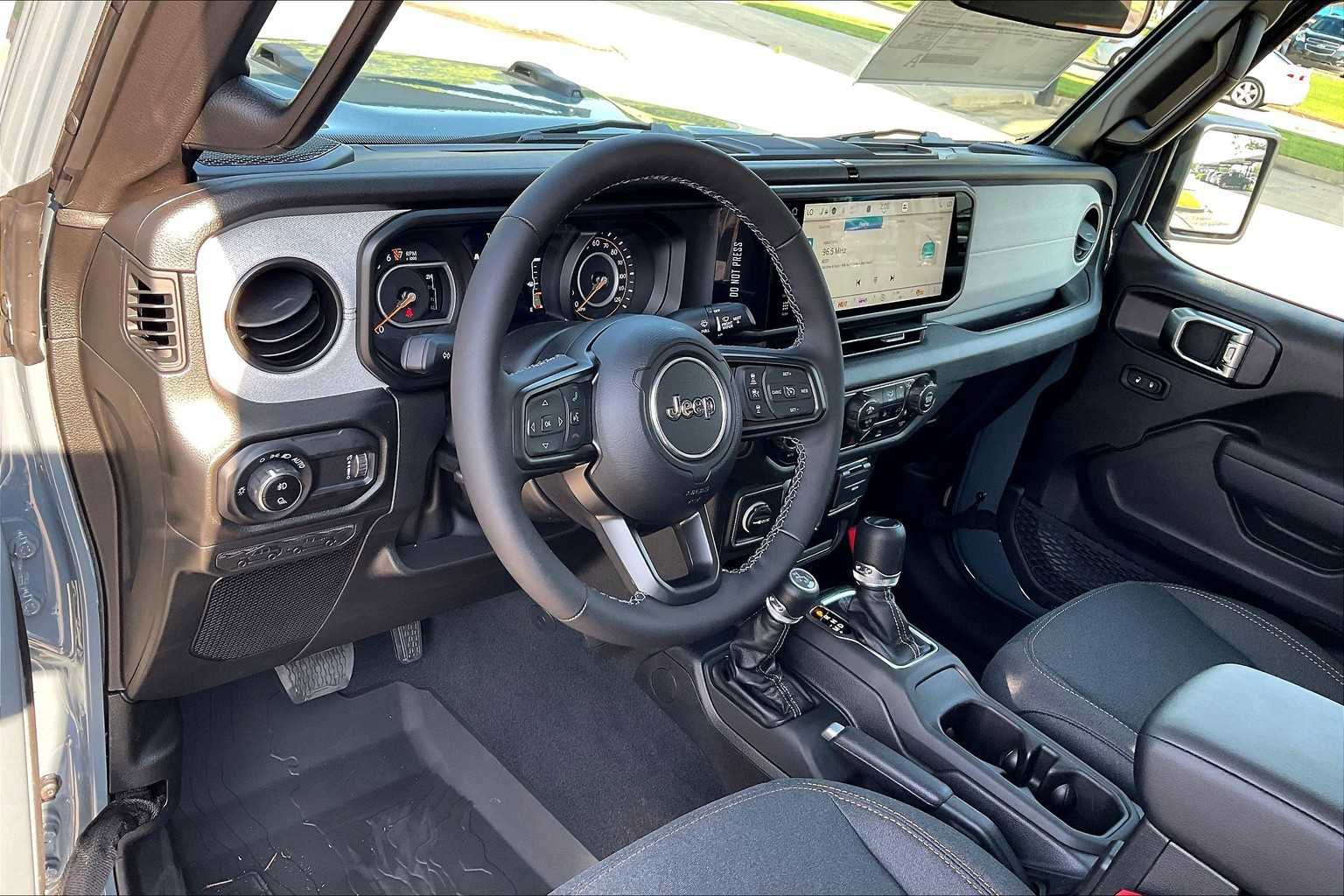 New 2025 Jeep Gladiator Sport image 8