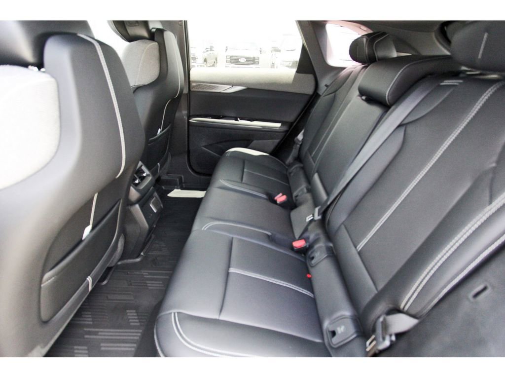 New 2026 Cadillac Optiq Luxury 1 RWD image 7