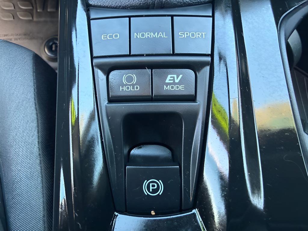 Used 2025 Toyota Camry LE image 30