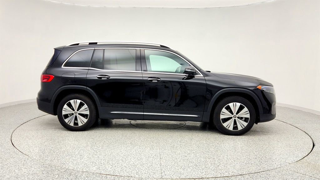 Used 2024 Mercedes-Benz EQB 300 4MATIC image 4