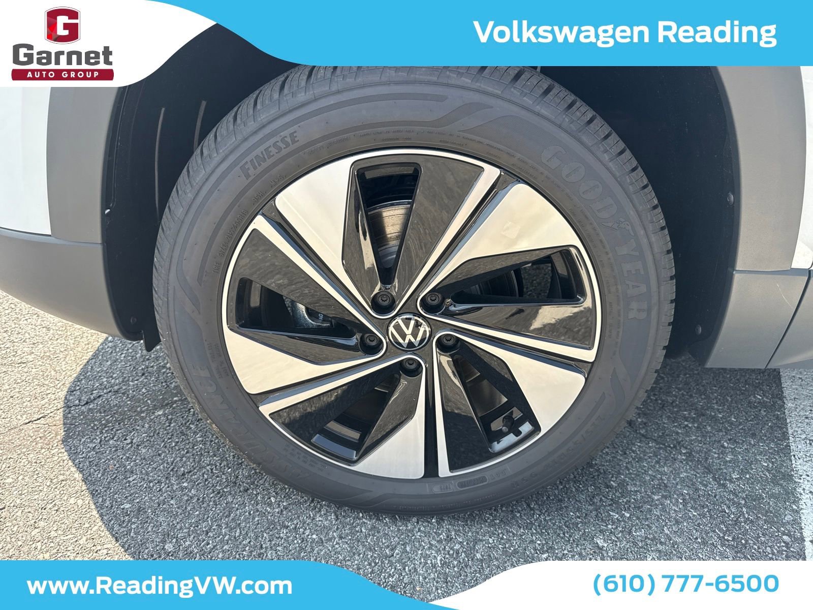 New 2025 Volkswagen Taos SE image 9