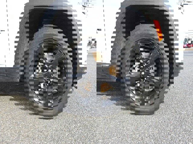 Used 2023 Jeep Grand Cherokee L Laredo image 16