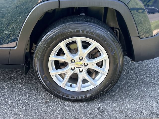 Used 2018 Jeep Cherokee Latitude Plus w/ Cold Weather Group AWD/4WD image 11
