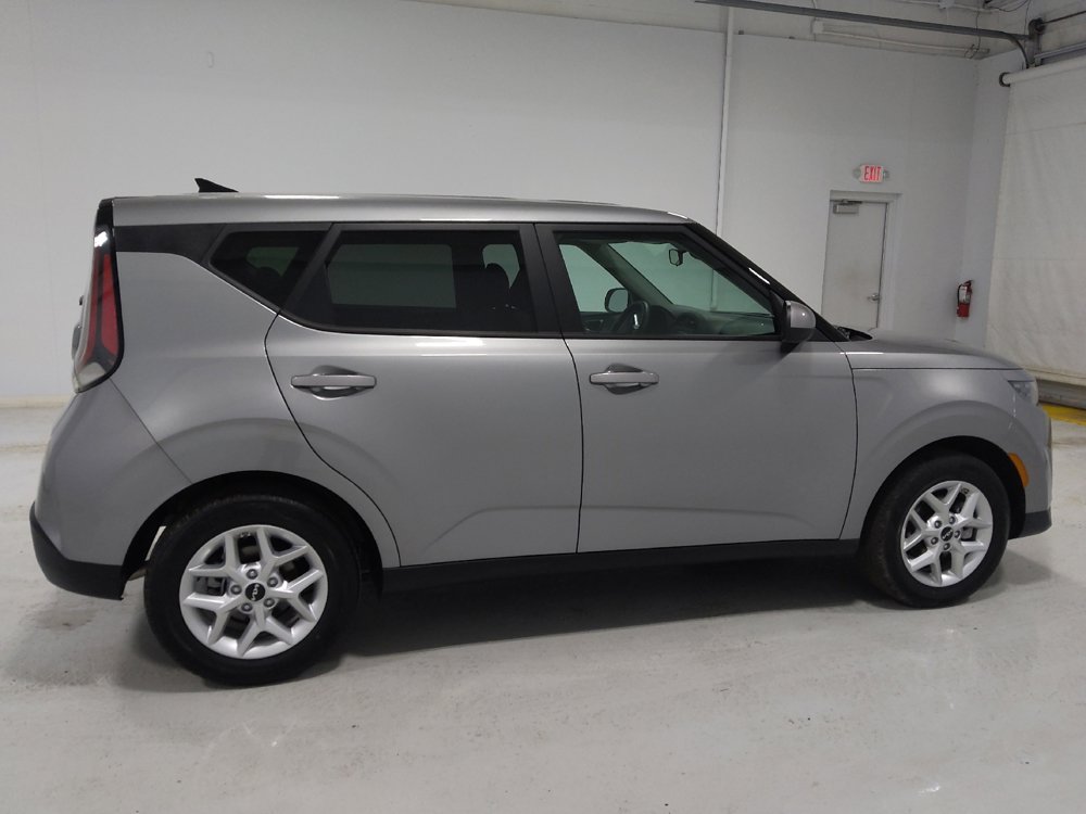Used 2025 Kia Soul LX image 10