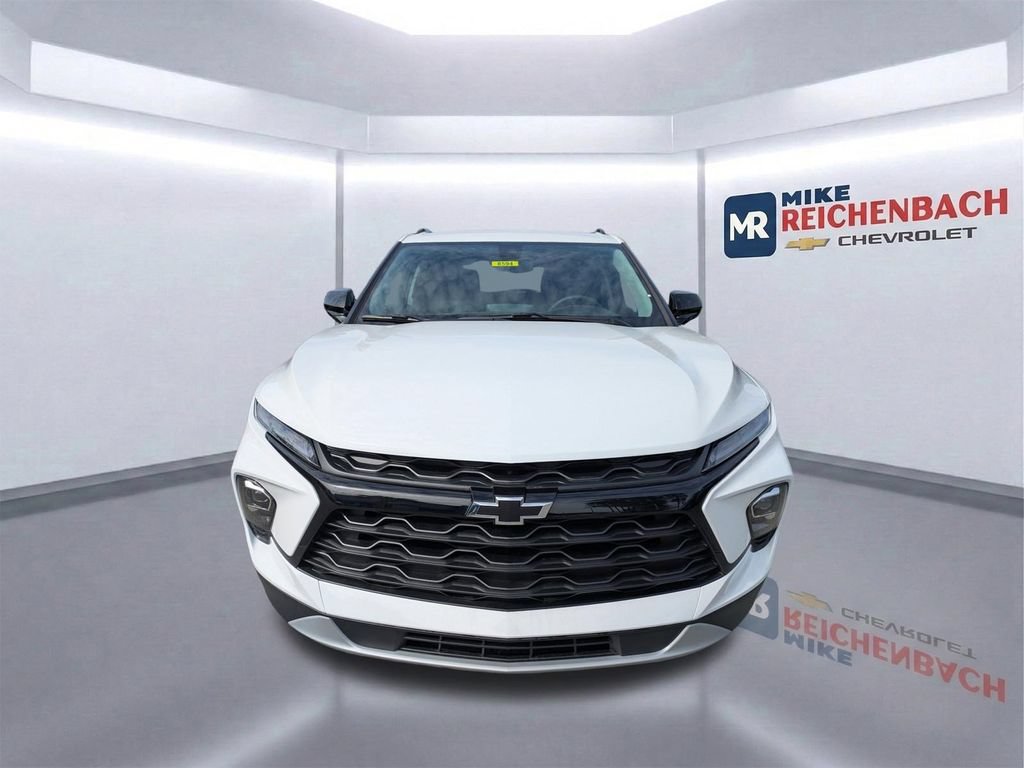 New 2025 Chevrolet Blazer LT w/ Midnight/Sport Edition FWD image 10