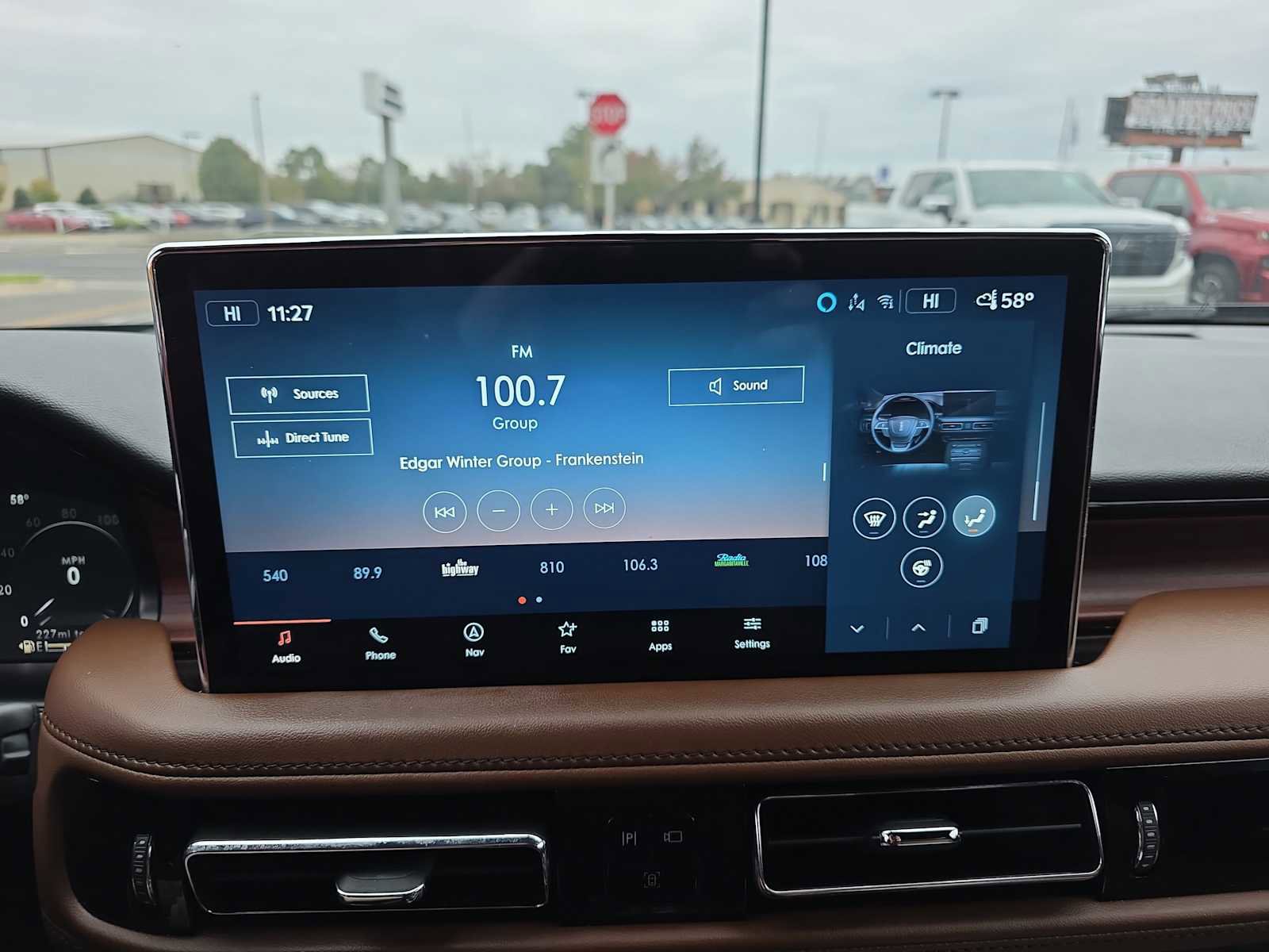 Used 2023 Lincoln Nautilus Reserve w/ Equipment Group 201A image 10