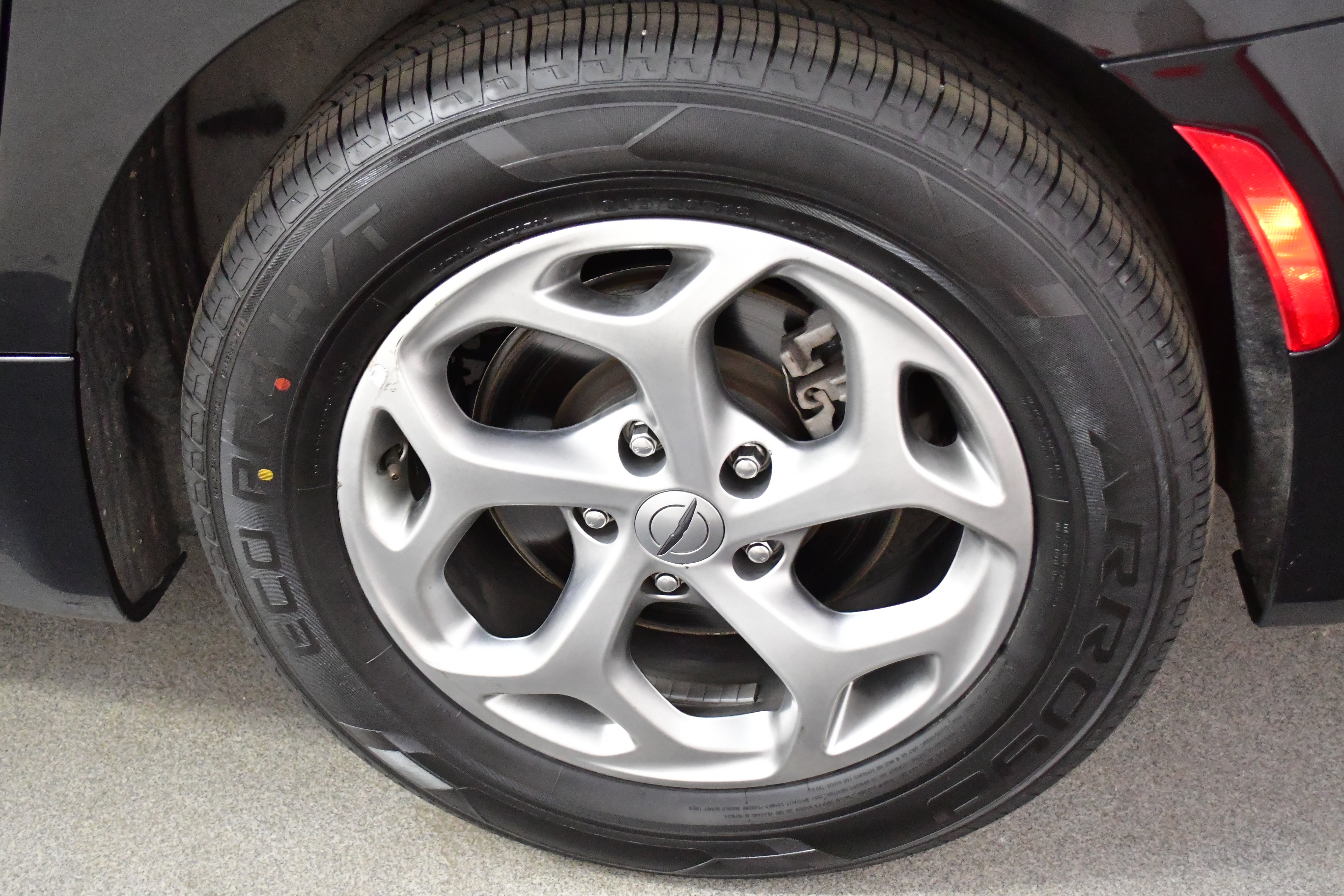 Used 2023 Chrysler Pacifica Limited FWD image 35