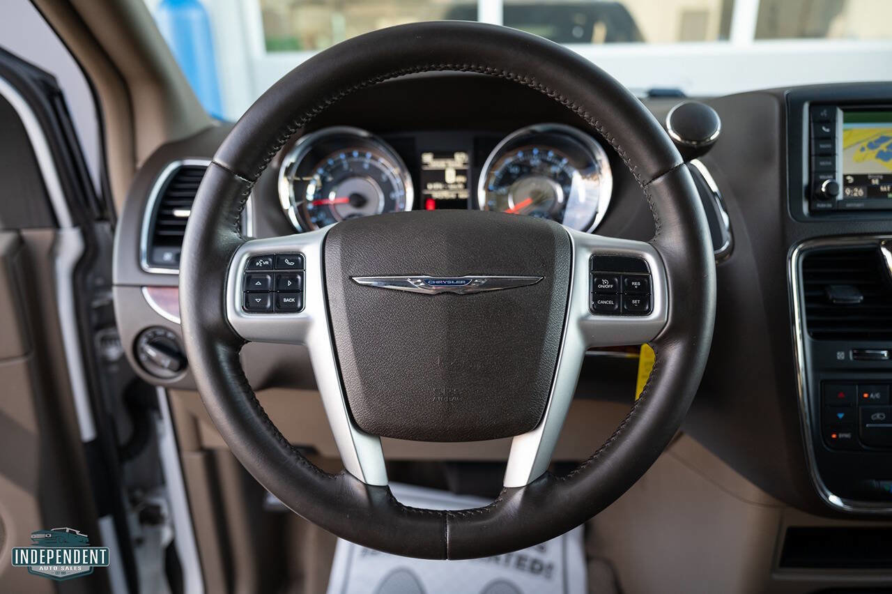 Used 2014 Chrysler Town & Country Touring image 23
