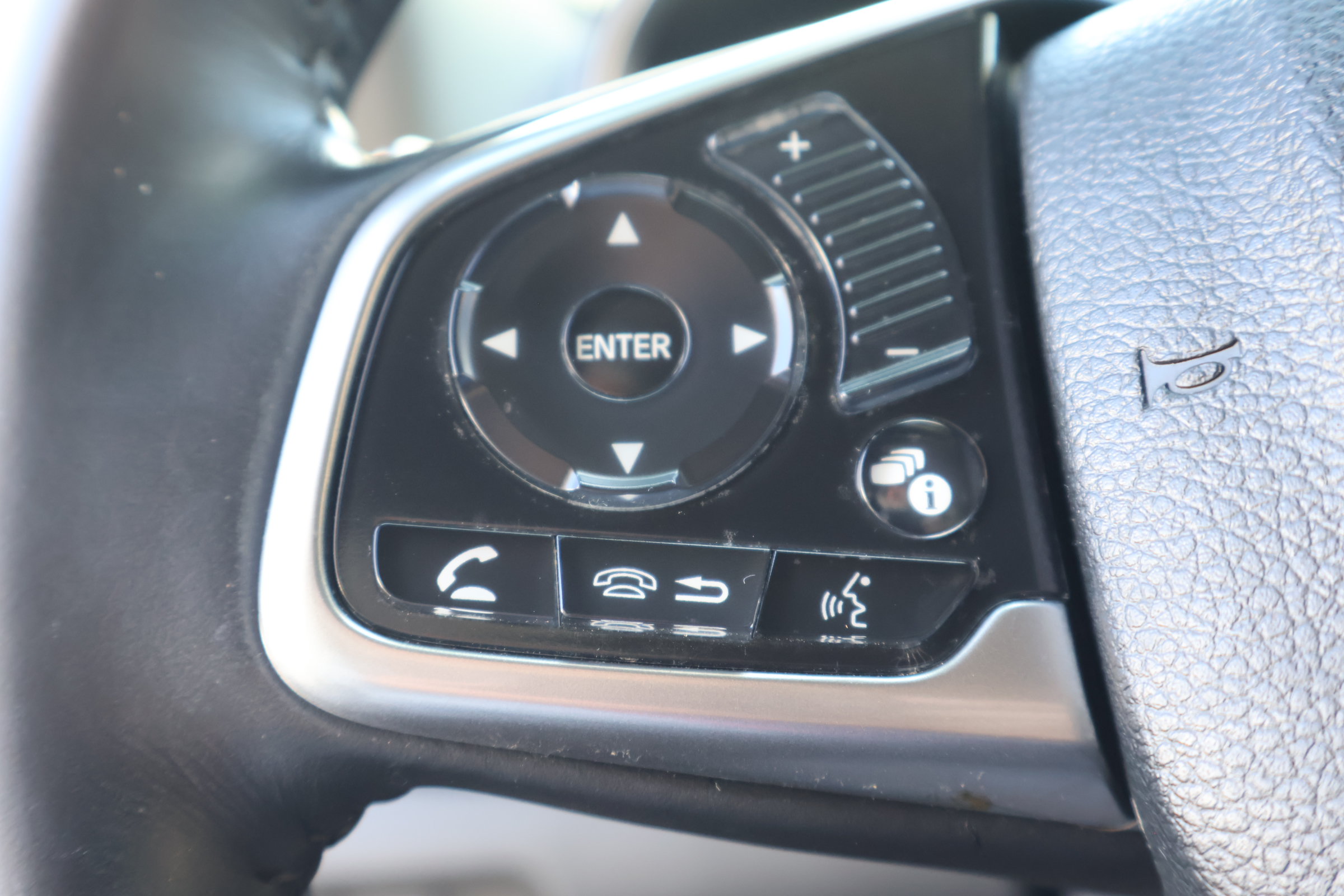 Used 2018 Honda CR-V Touring image 23