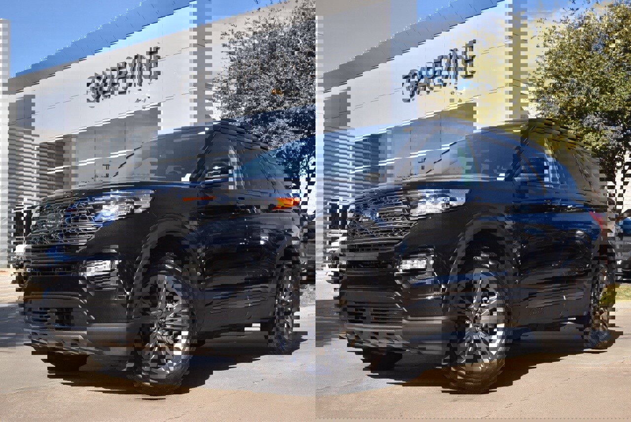 Used 2023 Ford Explorer XLT w/ Equipment Group 202A image 2