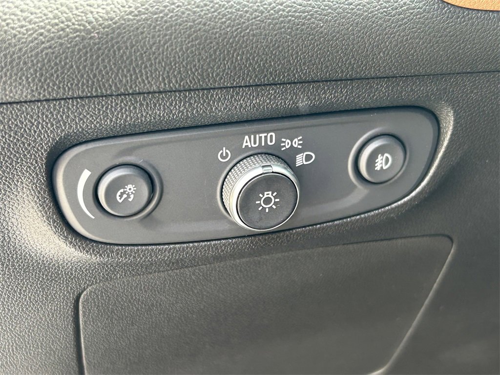 Used 2020 Buick Encore GX Essence w/ Advanced Technology Package image 27