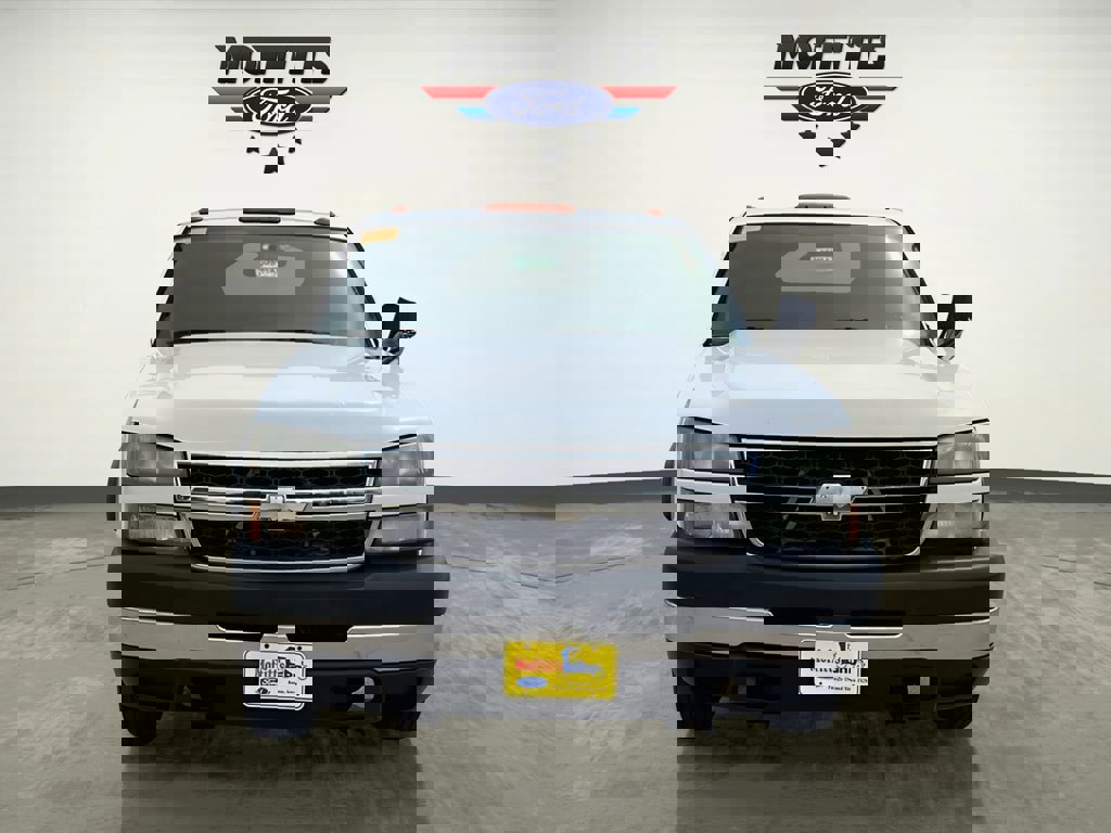 Used 2006 Chevrolet Silverado 3500 W/T w/ Snow Plow Prep Package image 2