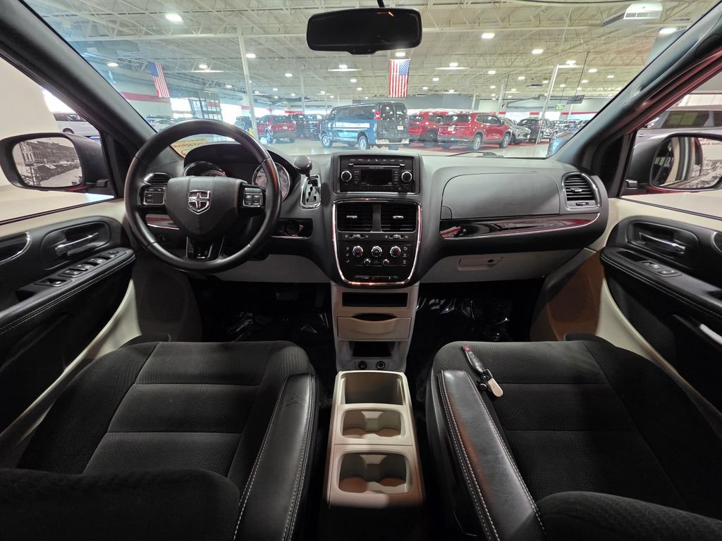 Used 2016 Dodge Grand Caravan SE FWD image 17