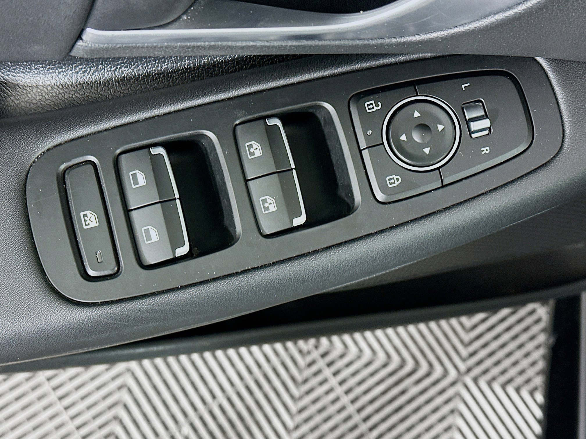 Used 2025 Hyundai Sonata SEL FWD image 15