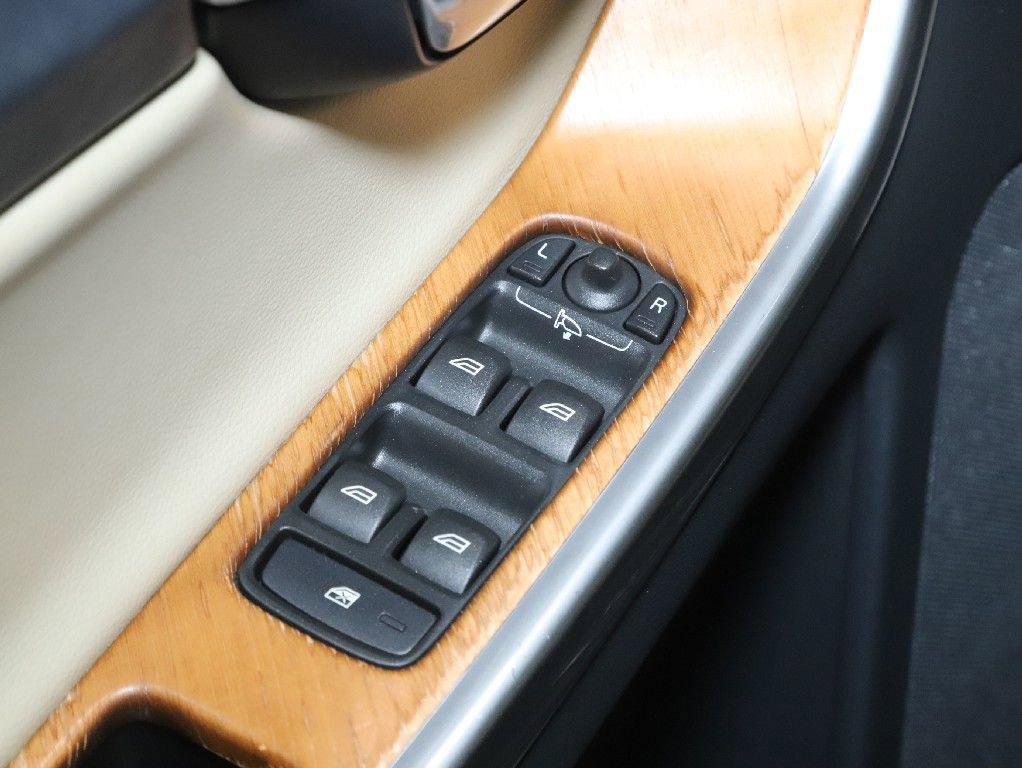 Used 2017 Volvo XC60 T6 Inscription w/ Climate Package image 17