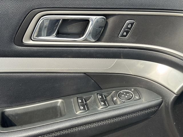 Used 2016 Ford Explorer XLT w/ Equipment Group 202A FWD image 20