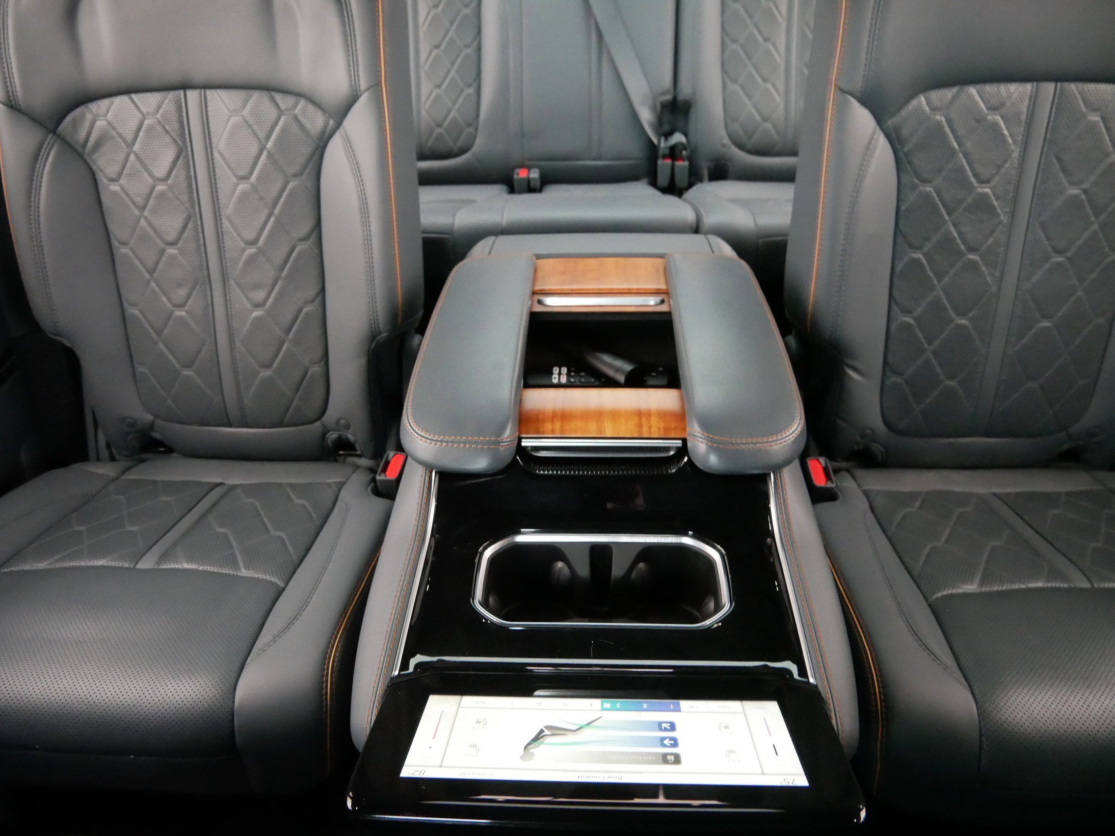 Used 2022 Jeep Grand Wagoneer Series III w/ Rear Seat Video Group 1 image 13