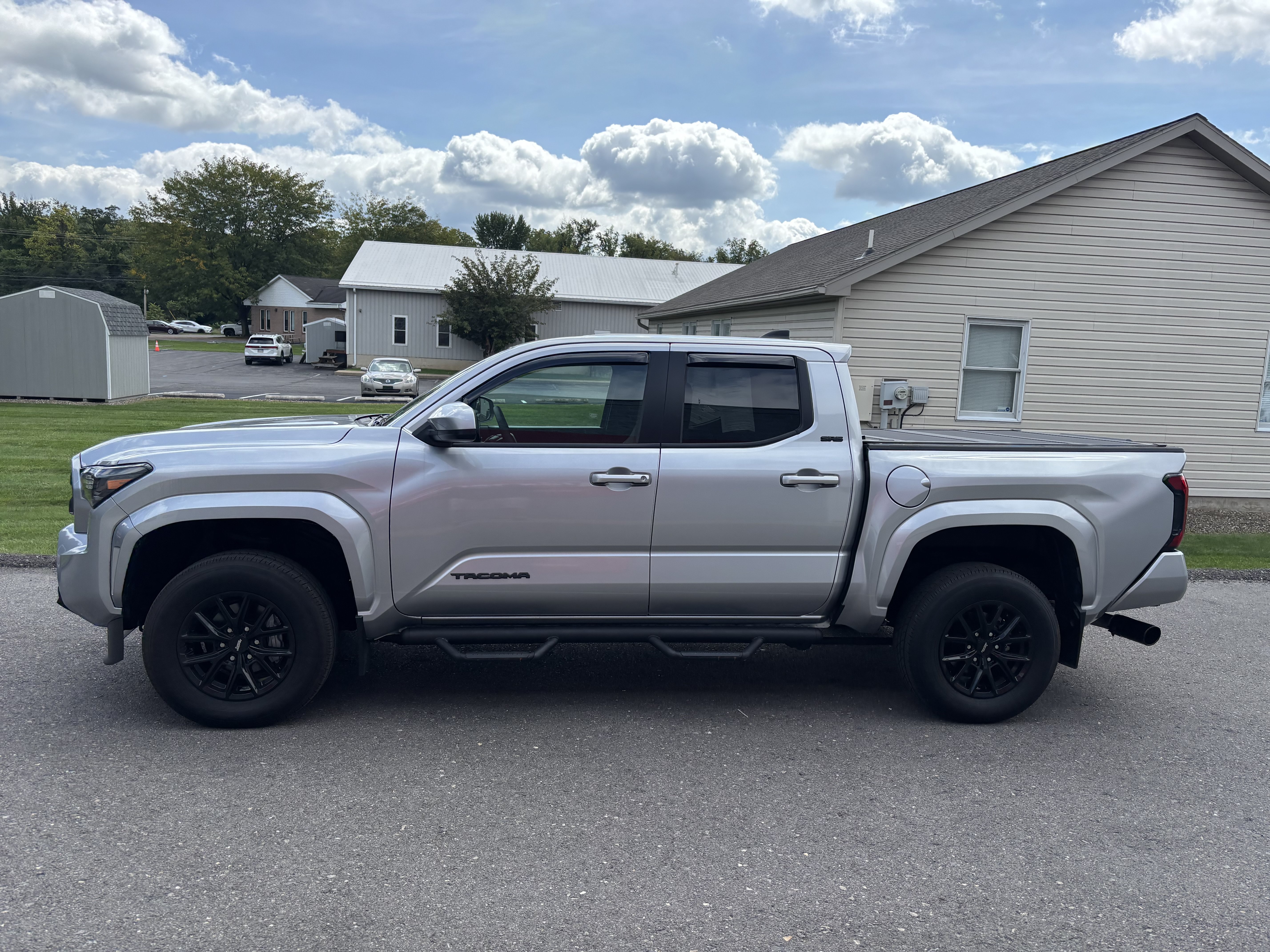 Used 2024 Toyota Tacoma SR5 AWD/4WD image 6