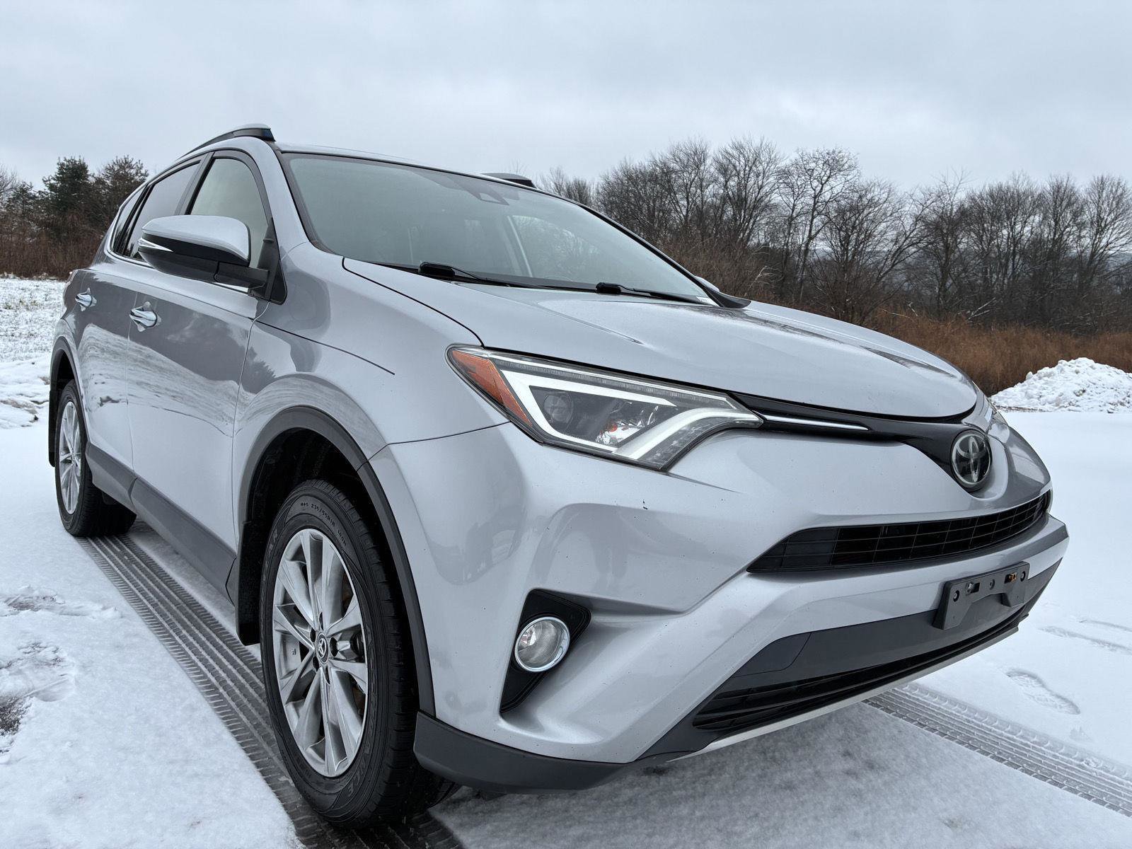 Used 2018 Toyota RAV4 Limited image 2